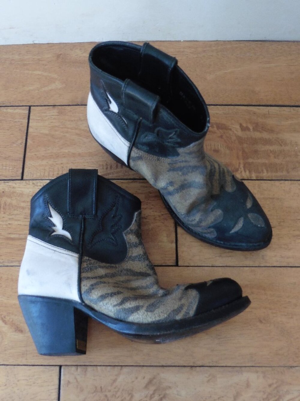 Golden Goose Deluxe Brand $1200 Sydney Black/White/Leopard Rustic Ankle Boots 7 - Picture 4 of 7